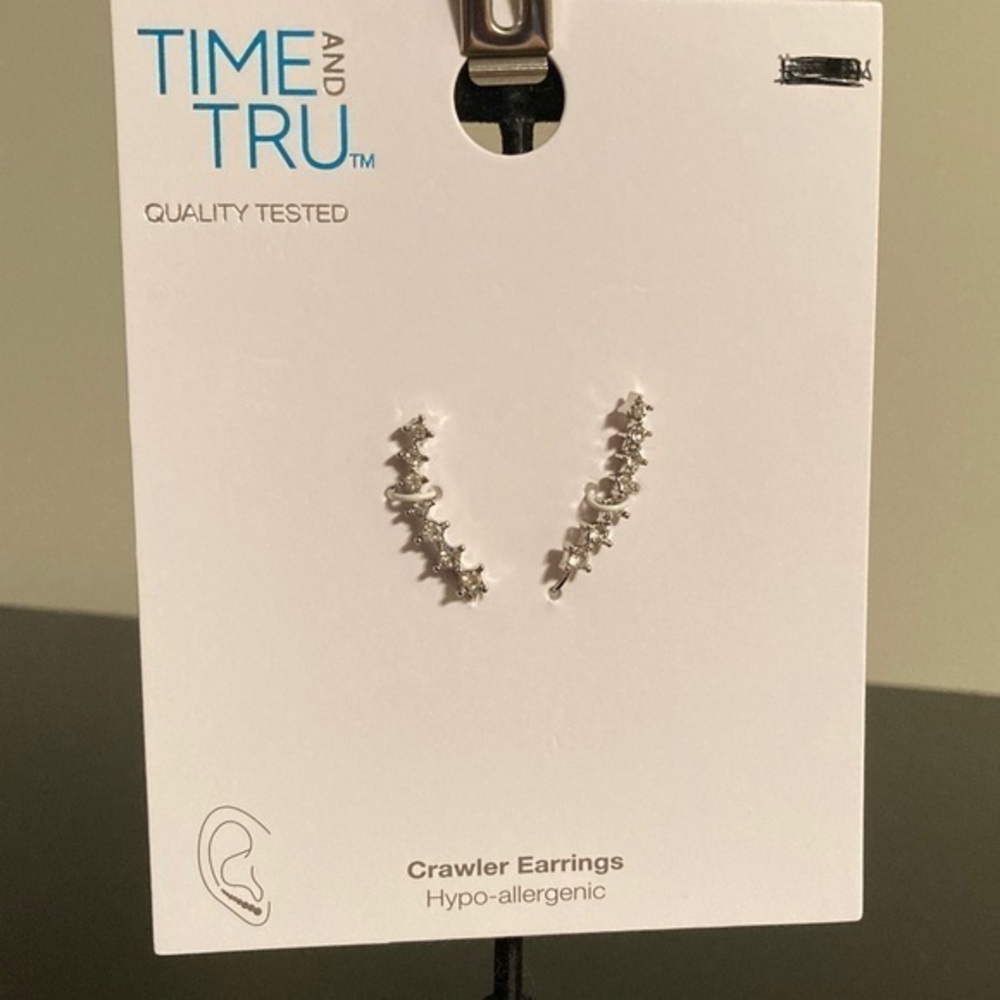 Time and Tru Sparkling Silver Earrings